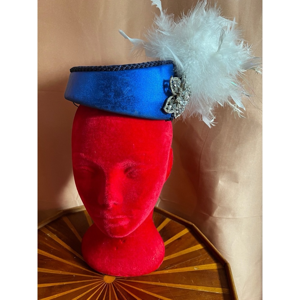 Elegant Blue Vintage Fascinator Hat with White Feather Accent Burlesque - Picture 8 of 16